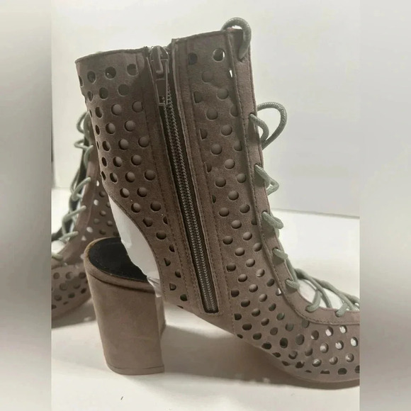 NIB!Shoe Shoe Republic LA-Suede Perforated-Lace UpPeep toe heel booties Size 9 - Picture 7 of 13